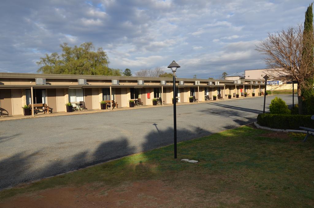 Warwick Motor Inn Exterior photo